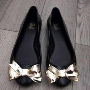 MEL DREAMED BY MELISSA Shiny Black Ballet Flats with Gold Bow SIZE 2